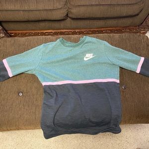 BOYS NIKE CREWNECK